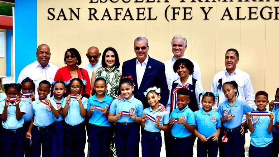 Abinader inaugura escuela modular en Los Guandules con inversi&oacute;n de m&aacute;s de RD$153 millones