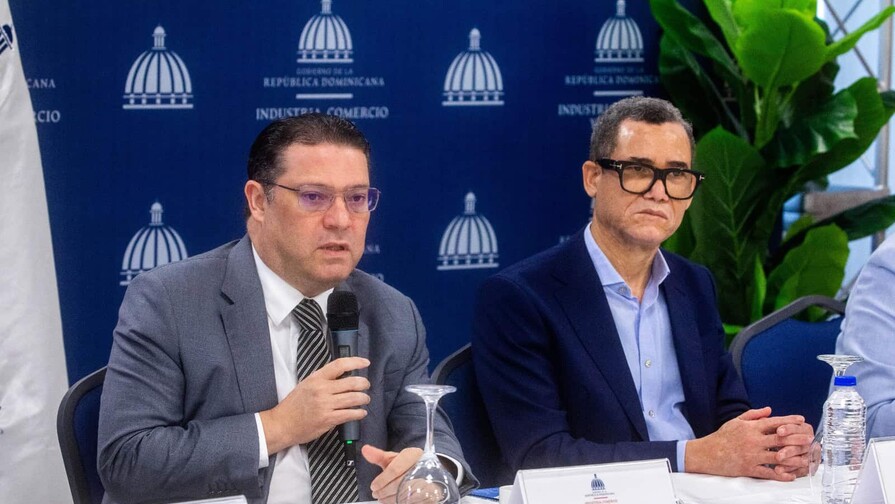 El Gobierno anuncia auditoría nacional de permisos para combatir el comercio ilícito El Gobierno anuncia auditoría nacional de permisos para combatir el comercio ilícito