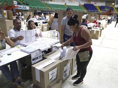 Colombia elige Congreso presidenciales con la derecha al acecho
