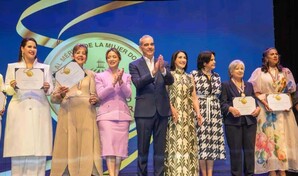 El Gobierno entrega la Medalla al M&eacute;rito de la Mujer Dominicana a 22 damas en su 41.&ordf; edici&oacute;n