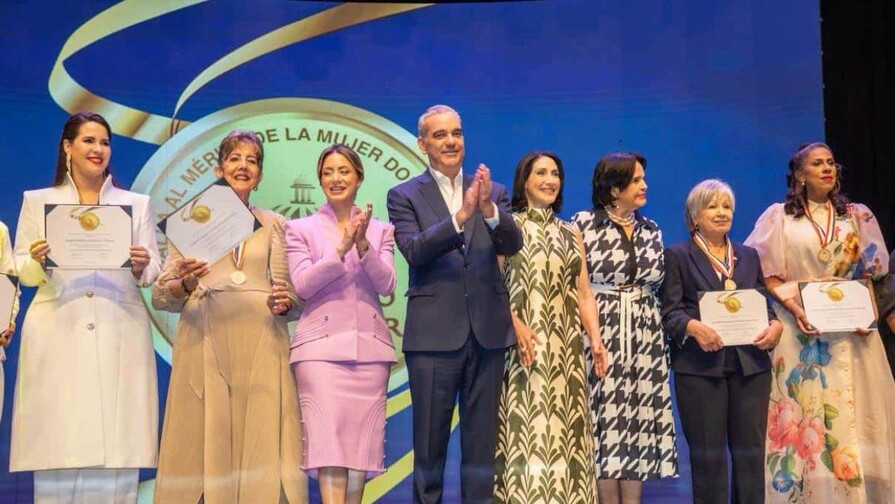 El Gobierno entrega la Medalla al M&eacute;rito de la Mujer Dominicana a 22 damas en su 41.&ordf; edici&oacute;n