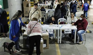 Los colegios electorales cierran en Colombia despu&eacute;s de ocho horas de votaci&oacute;n