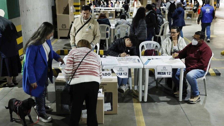 Los colegios electorales cierran en Colombia despu&eacute;s de ocho horas de votaci&oacute;n