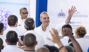 Abinader y la pol&iacute;tica de cercan&iacute;a: de encuentros con barberos a clases en liceos