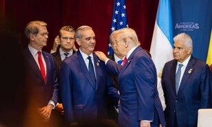 Trump califica a Abinader como "un gran tipo" y destaca labor de embajadora de EE. UU. en RD