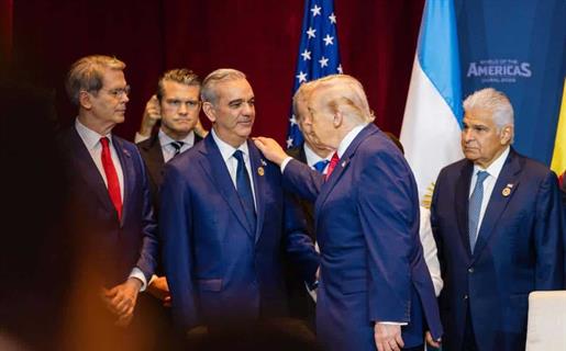 Trump califica a Abinader como "un gran tipo" y destaca labor de embajadora de EE. UU. en RD