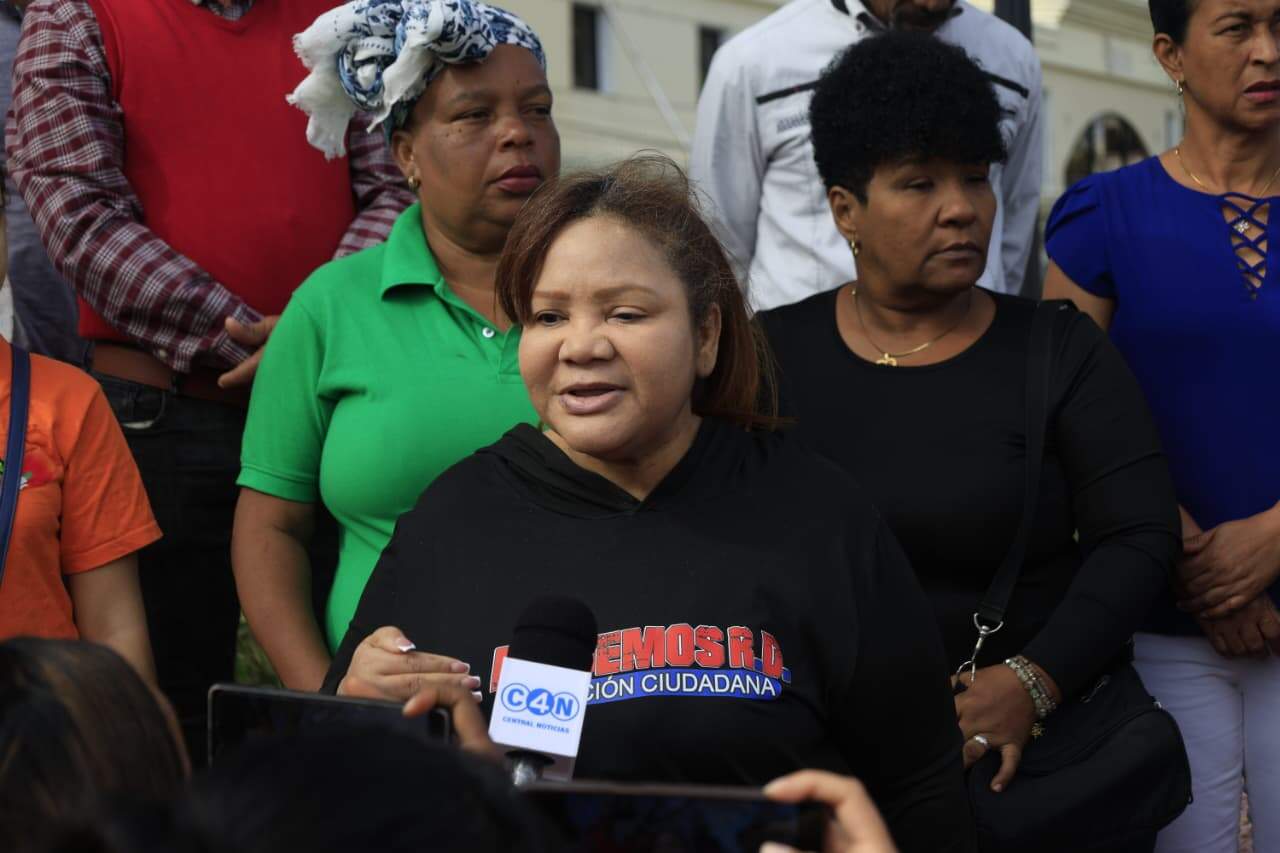 Una participante exige pol&iacute;ticas p&uacute;blicas efectivas que garanticen una vida libre de abusos para las mujeres dominicanas.