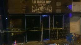 Ataque a tiros en centro de diversi&oacute;n de SDE deja una mujer muerta y cinco heridos