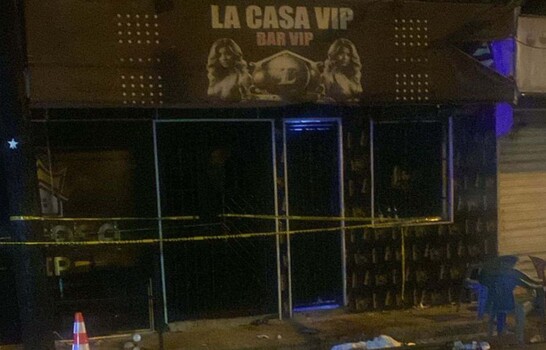 Ataque a tiros en centro de diversi&oacute;n de SDE deja una mujer muerta y cinco heridos