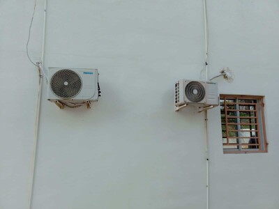 Conexiones eléctricas irregulares en el Ayuntamiento de El Cedro