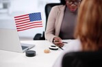 Embajada de EE. UU. advierte que cónsules manejan más información de la que solicitantes imaginan Embajada de EE. UU. advierte que cónsules manejan más información de la que solicitantes imaginan