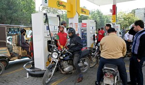 Las bolsas se desploman y el petr&oacute;leo se dispara por la guerra en Oriente Medio