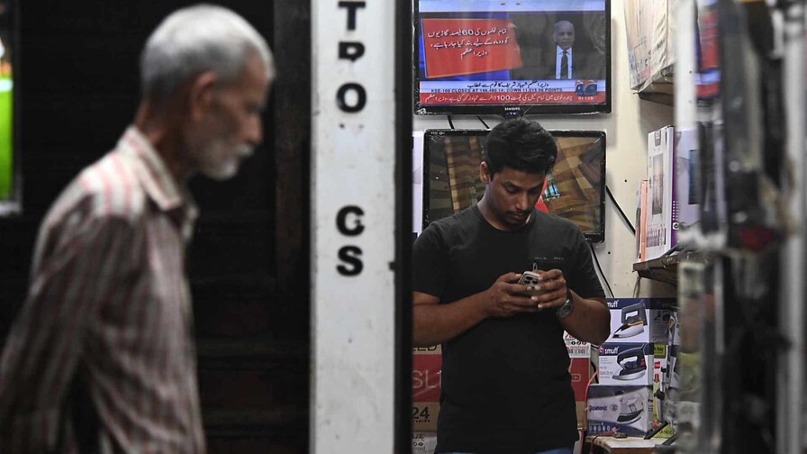 Pakist&aacute;n anuncia medidas de austeridad ante alza del petr&oacute;leo por crisis en Oriente Medio