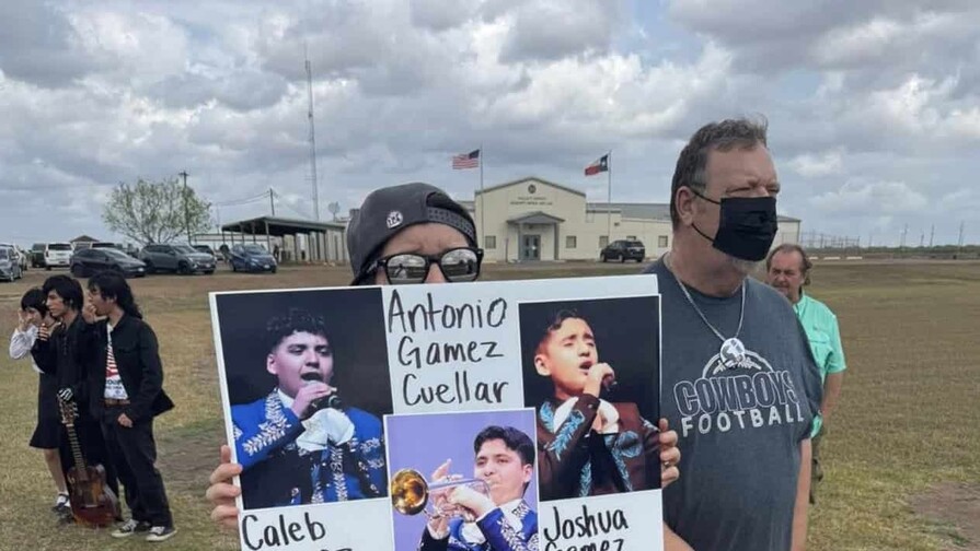 Legisladores piden liberar a j&oacute;venes mariachis mexicanos retenidos por migraci&oacute;n en Texas