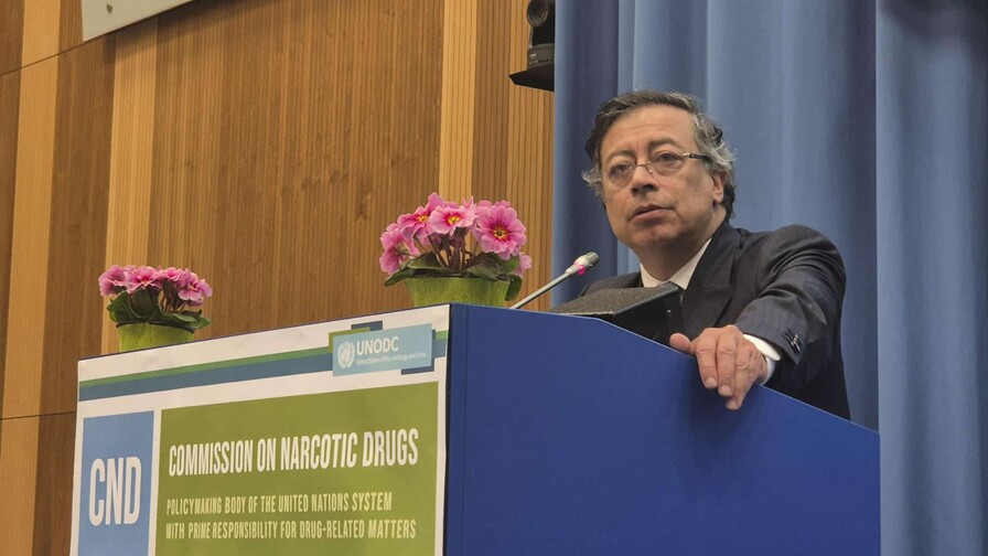 Petro dice que la lucha contra la droga debe atacar el sistema financiero internacional