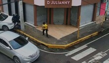 Polic&iacute;a identifica a los dos hombres embestidos por conductor tras asalto a mujer en Santiago