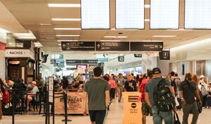 Largas filas y retrasos en aeropuertos de EE. UU. por cierre del Departamento de Seguridad Nacional