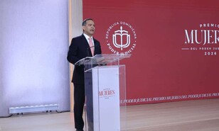 Presidente de la Suprema destaca aporte de las mujeres al fortalecimiento de la justicia