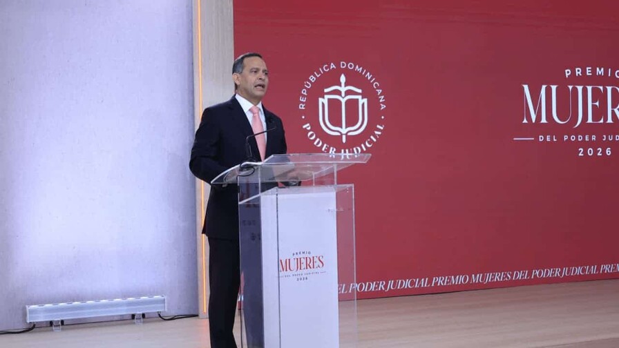 Presidente de la Suprema destaca aporte de las mujeres al fortalecimiento de la justicia