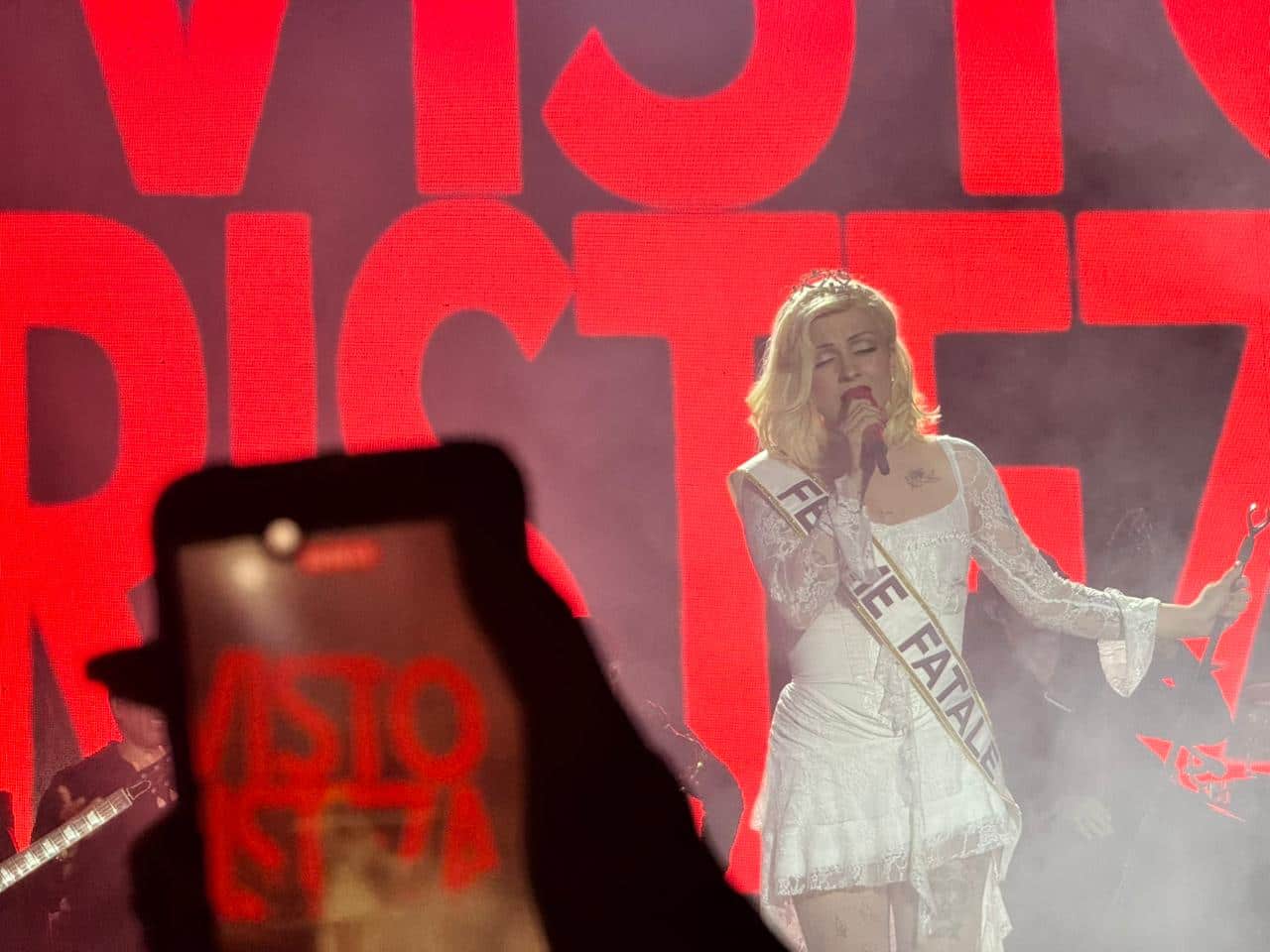 Uno de los momentos del show de Mon Laferte. (DARE COLLADO / DIARIO LIBRE)