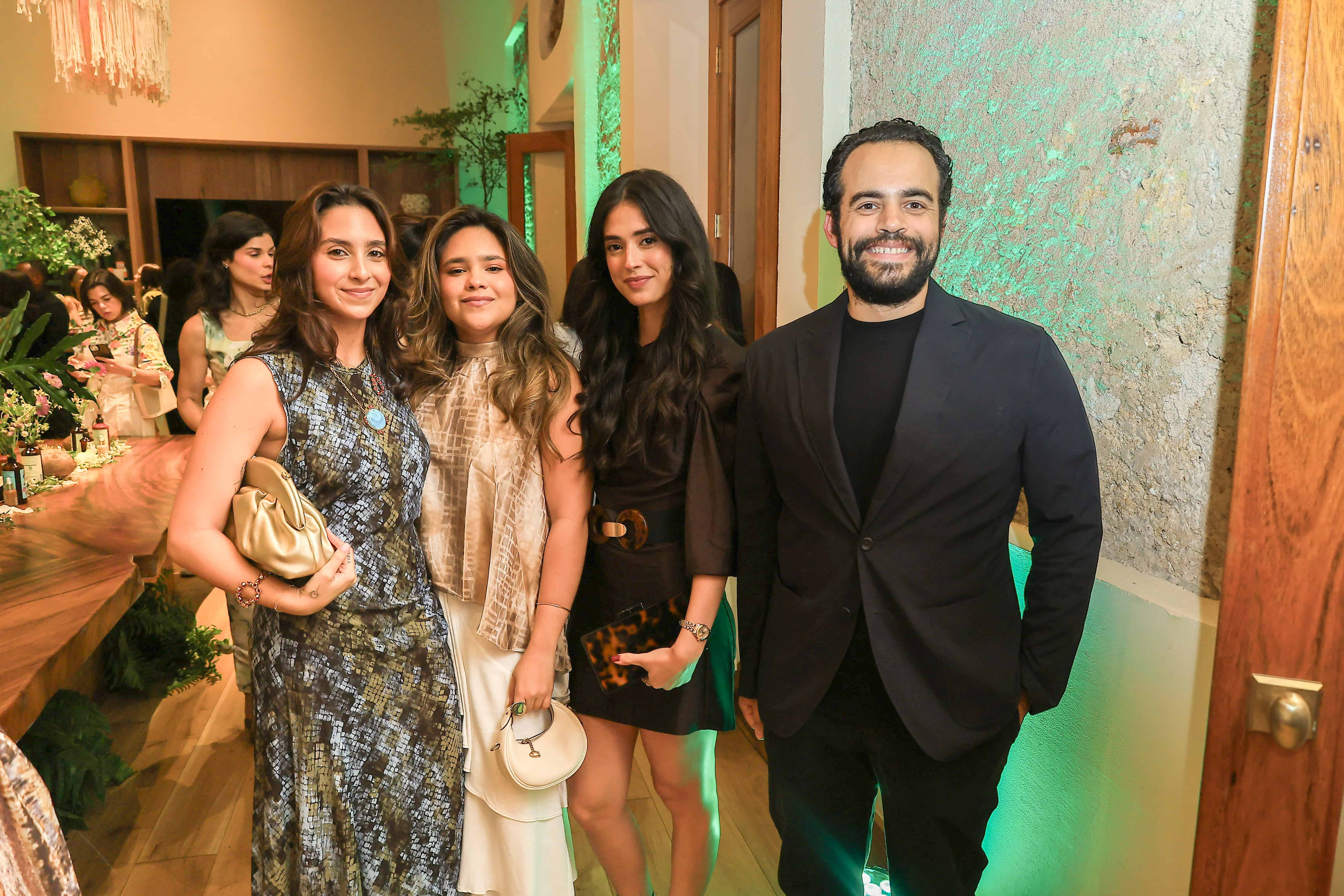 Amelia Cruz, Dhiara Hern&aacute;ndez, Sof&iacute;a Reyes y Carlos Romero.