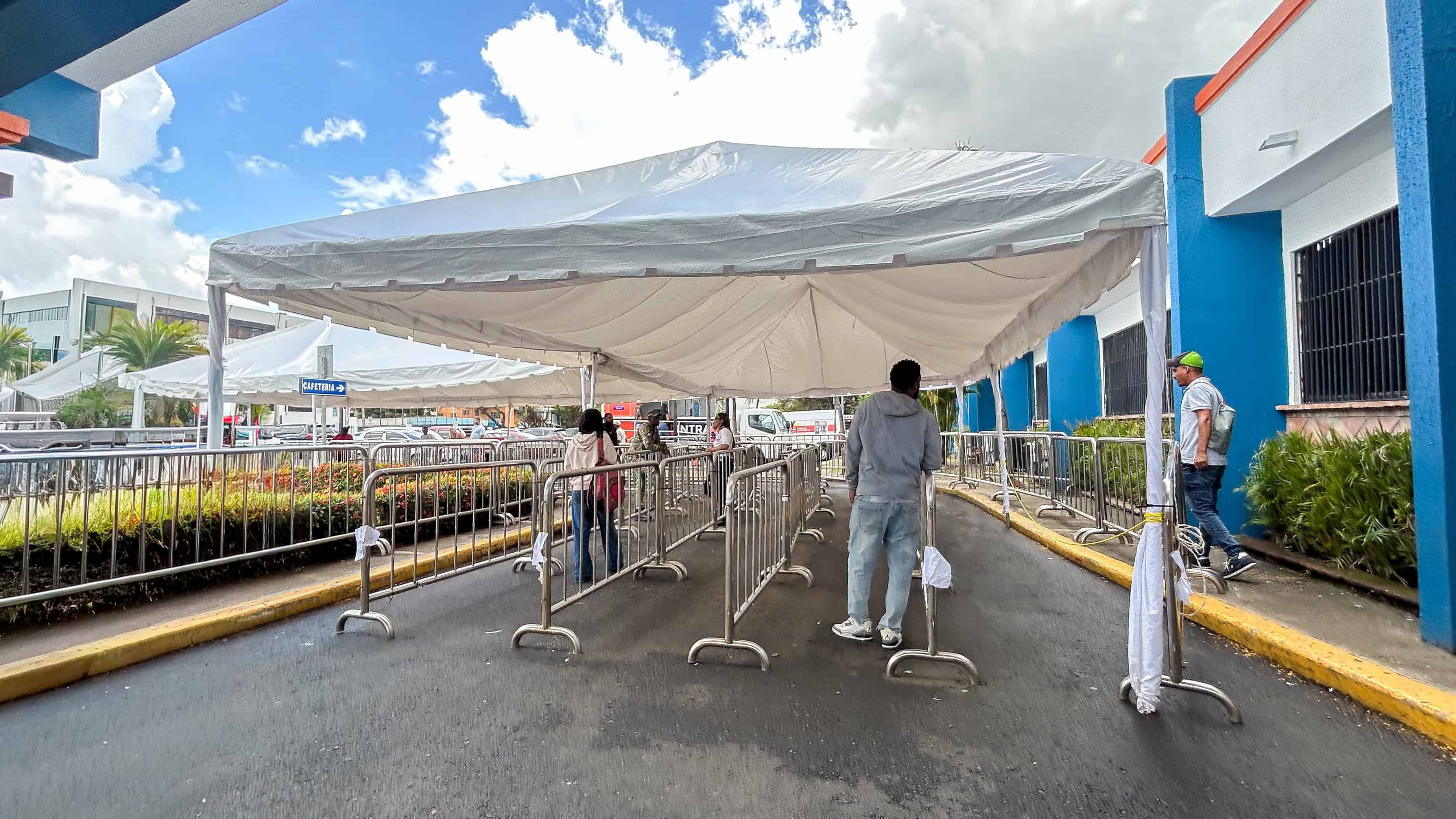 En la sede principal del Intrant, las filas se redujeron considerablemente ayer martes.