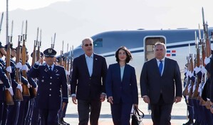 Abinader y su esposa Raquel Arbaje llegan a Chile para la investidura de Jos&eacute; Antonio Kast