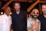 Keanu Reeves es captado en un restaurante de Boca Chica