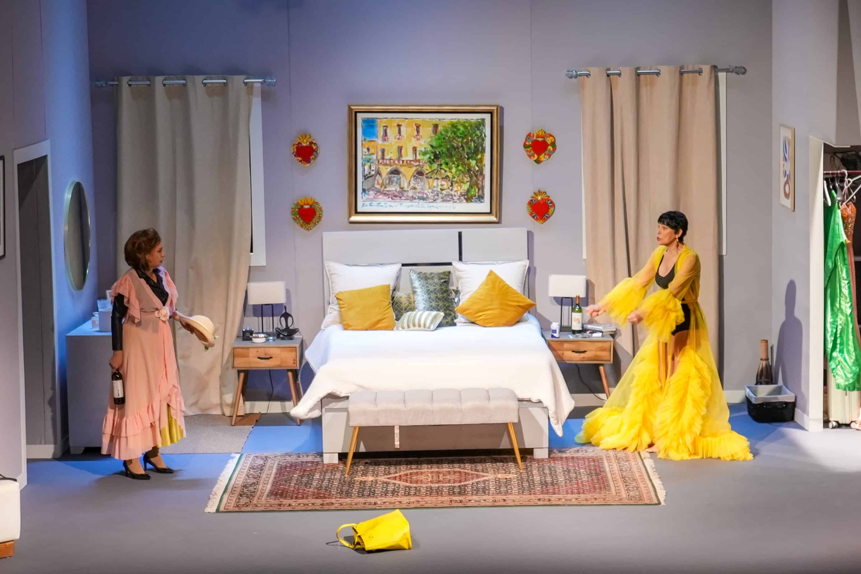 Las actrices&nbsp;Elvira Taveras y Lumy Lizardo en La gran depresi&oacute;n.