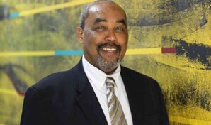 El periodista Carlos Nina G&oacute;mez anuncia su nuevo libro