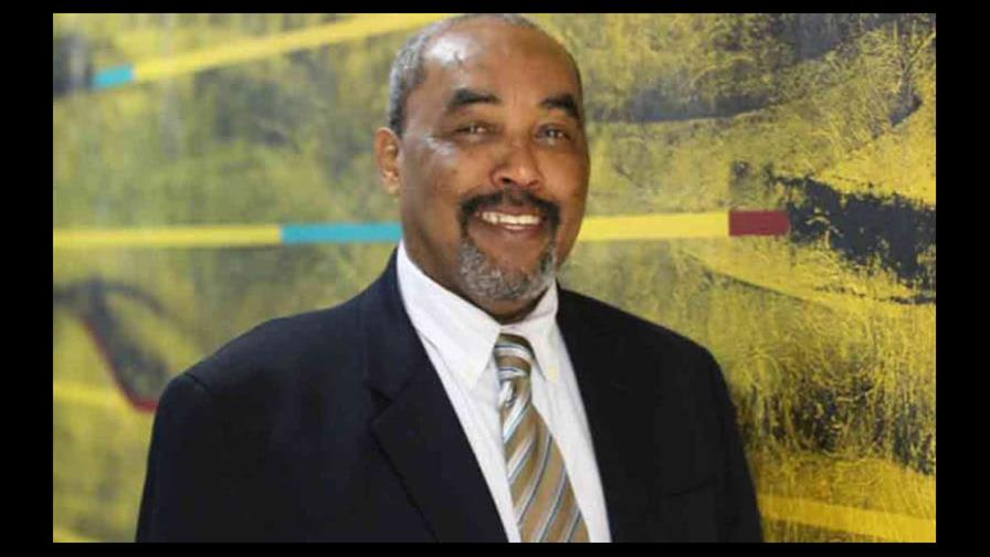 El periodista Carlos Nina Gómez anuncia su nuevo libro