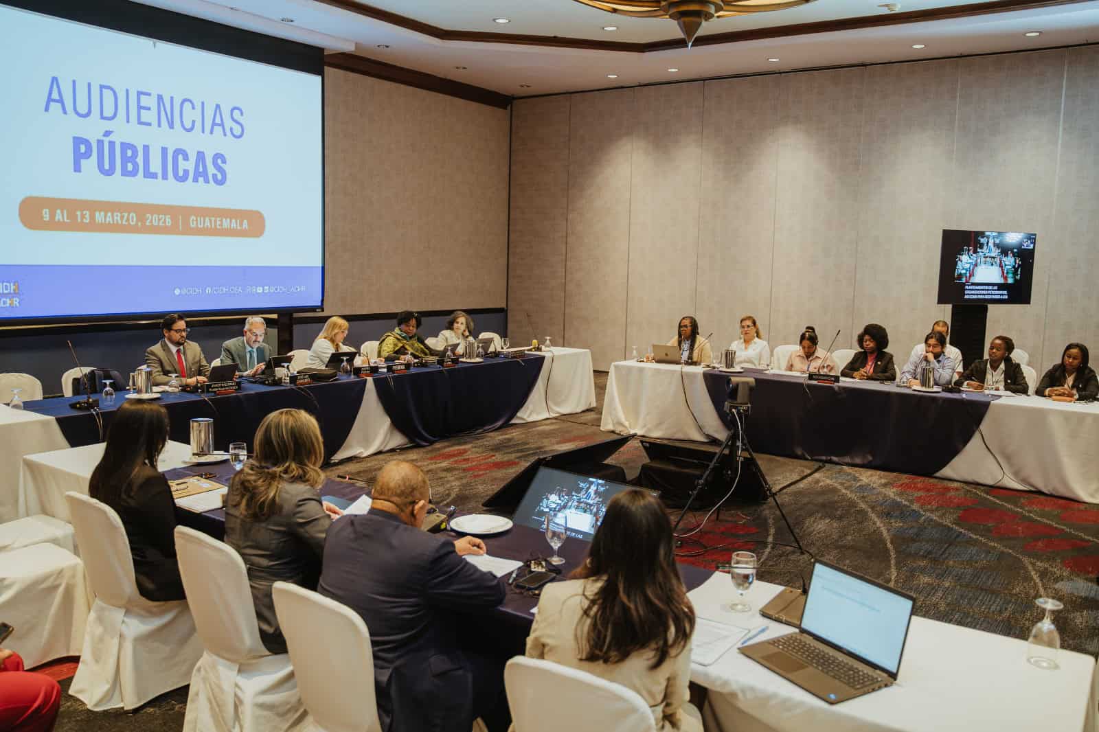 Vista de la audiencia Rep&uacute;blica Dominicana: Impactos de las pol&iacute;ticas migratorias en el derecho a la salud.  La CIDH inaugur&oacute; su 195 per&iacute;odo de sesiones en Guatemala, donde realizar&aacute; durante toda la semana un total de 29 audiencias sobre situaciones urgentes de derechos humanos, tras una invitaci&oacute;n del presidente del pa&iacute;s centroamericano, Bernardo Ar&eacute;valo de Le&oacute;n. <br>