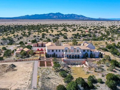 Investigadores de EE. UU. allanan rancho de Jeffrey Epstein