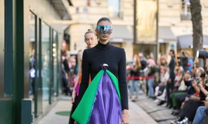 Pierre Cardin cierra la Semana de la Moda parisina,con una colecci&oacute;n repleta de capas