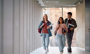 La paradoja del creador: Due&ntilde;os de la IA inducen a sus hijos a estudiar humanidades