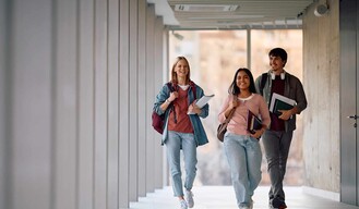 La paradoja del creador: Due&ntilde;os de la IA inducen a sus hijos a estudiar humanidades