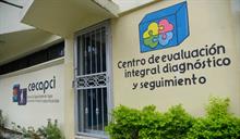 Cierre de centro en Santiago deja sin atenci&oacute;n a cientos de personas con discapacidad visual