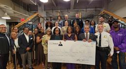 Adriano Espaillat anuncia fondos federales para sobrevivientes de violencia dom&eacute;stica