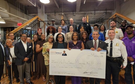 Adriano Espaillat anuncia fondos federales para sobrevivientes de violencia dom&eacute;stica