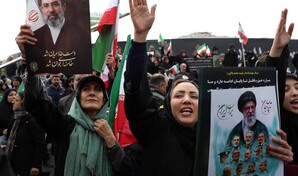 Teher&aacute;n despide a mandos militares entre gritos contra EE. UU. e Israel y apoyo a su l&iacute;der