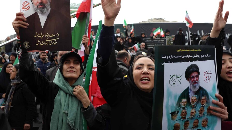 Teher&aacute;n despide a mandos militares entre gritos contra EE. UU. e Israel y apoyo a su l&iacute;der