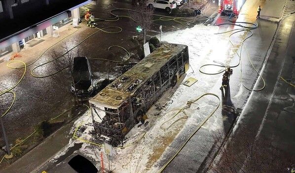 Al menos seis muertos en incendio de autob&uacute;s en Suiza, polic&iacute;a sospecha de acci&oacute;n intencional