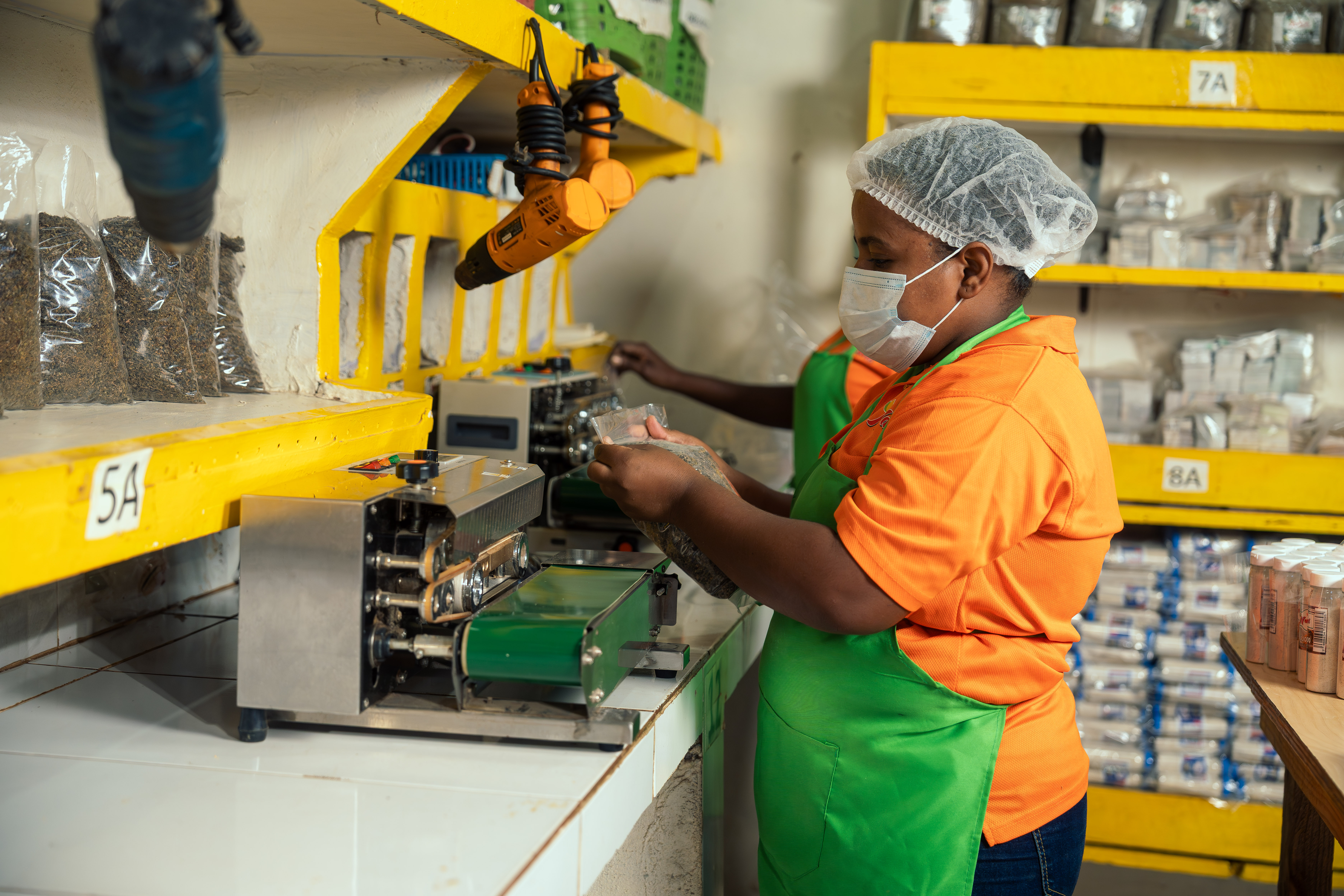 Llenado de bolsas de orégano Ke Natural