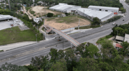 Cedieron parte del play para un puente peatonal; tres a&ntilde;os despu&eacute;s esperan que MOPC les cumpla