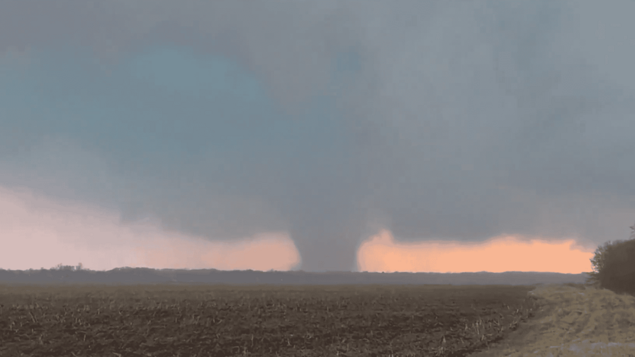 Tornado causa da&ntilde;os en condado de Illinois y derriba &aacute;rboles y cables el&eacute;ctricos