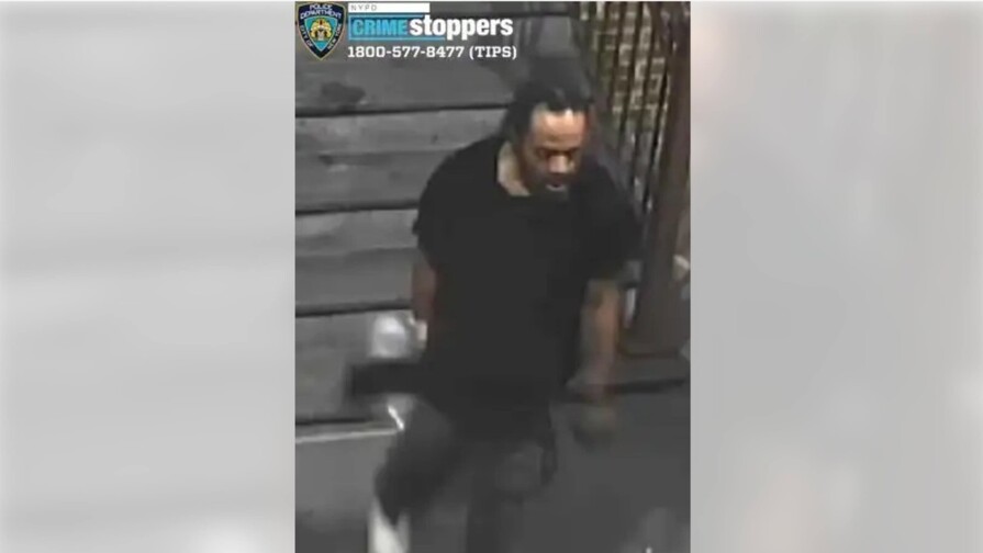 Buscan a un hombre por golpear a otro con una olla y arrojarlo por unas escaleras en el Bronx