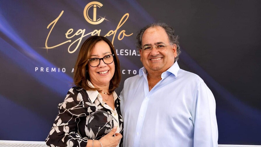 C&eacute;sar Iglesias celebra su Legado y reconoce 40 a&ntilde;os de servicio