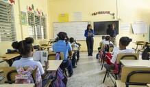 La limitaci&oacute;n en uso de celulares en escuelas y colegios incluye a los maestros