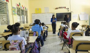 La limitaci&oacute;n en uso de celulares en escuelas y colegios incluye maestros
