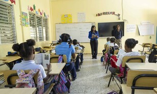 La limitaci&oacute;n en uso de celulares en escuelas y colegios incluye a los maestros